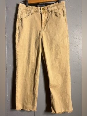 Democracy "Ab"solution High Rise Round Up
Boyfriend Jeans with Destroyed Hem.